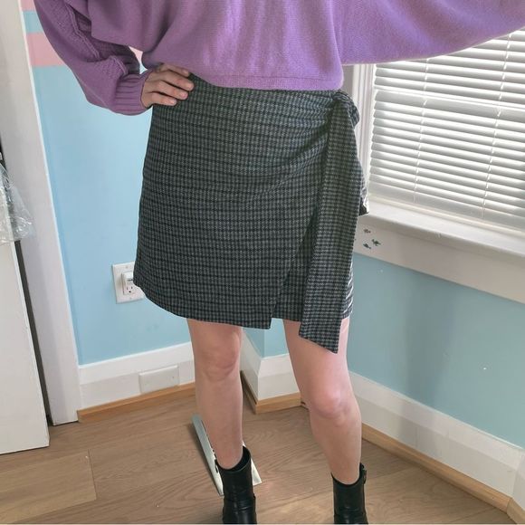 Wilfred Dresses & Skirts - WILFRED SKIRT